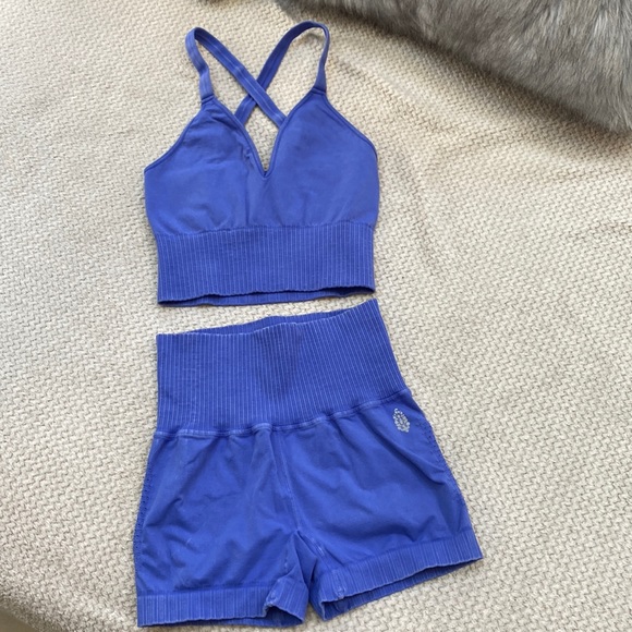 🌺free people Good karma cross back bra and running short set - Picture 3 of 16